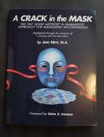 A crack in the mask. Jaki Nett po angielsku