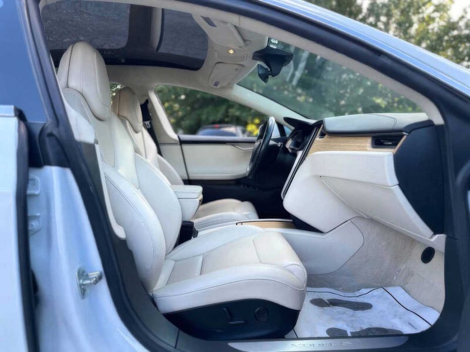Tesla Model S      2018