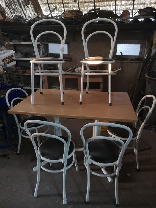 Conjunto de mesa e cadadeiras