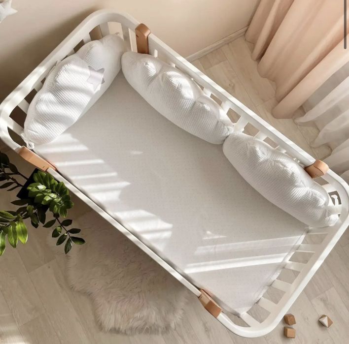 Бортики подушки хмаринки для дитячого ліжечка