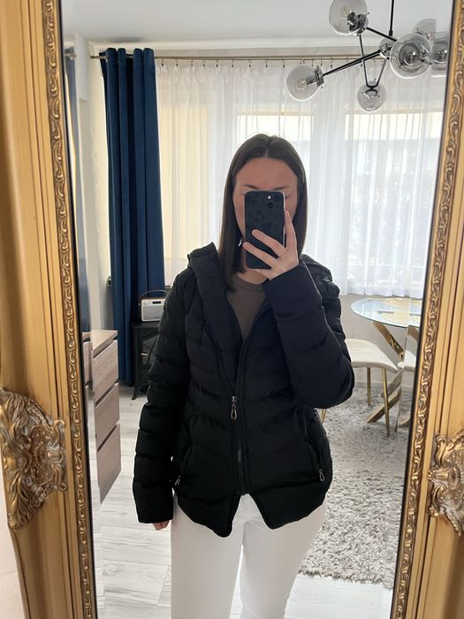 czarna kurtka z kożuszkiem w środku