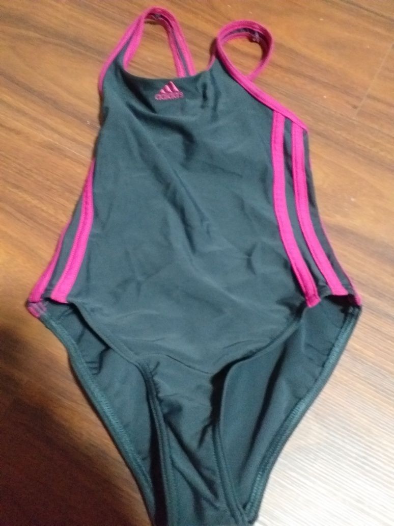 Fatos de banho desportivos da Adidas