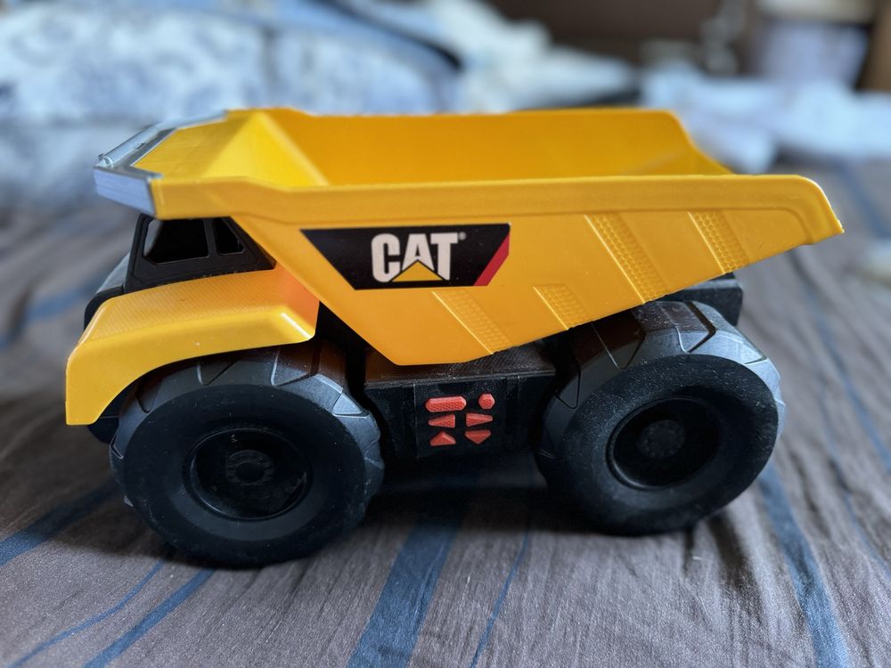 Грузовик самосвал CAT игрушка