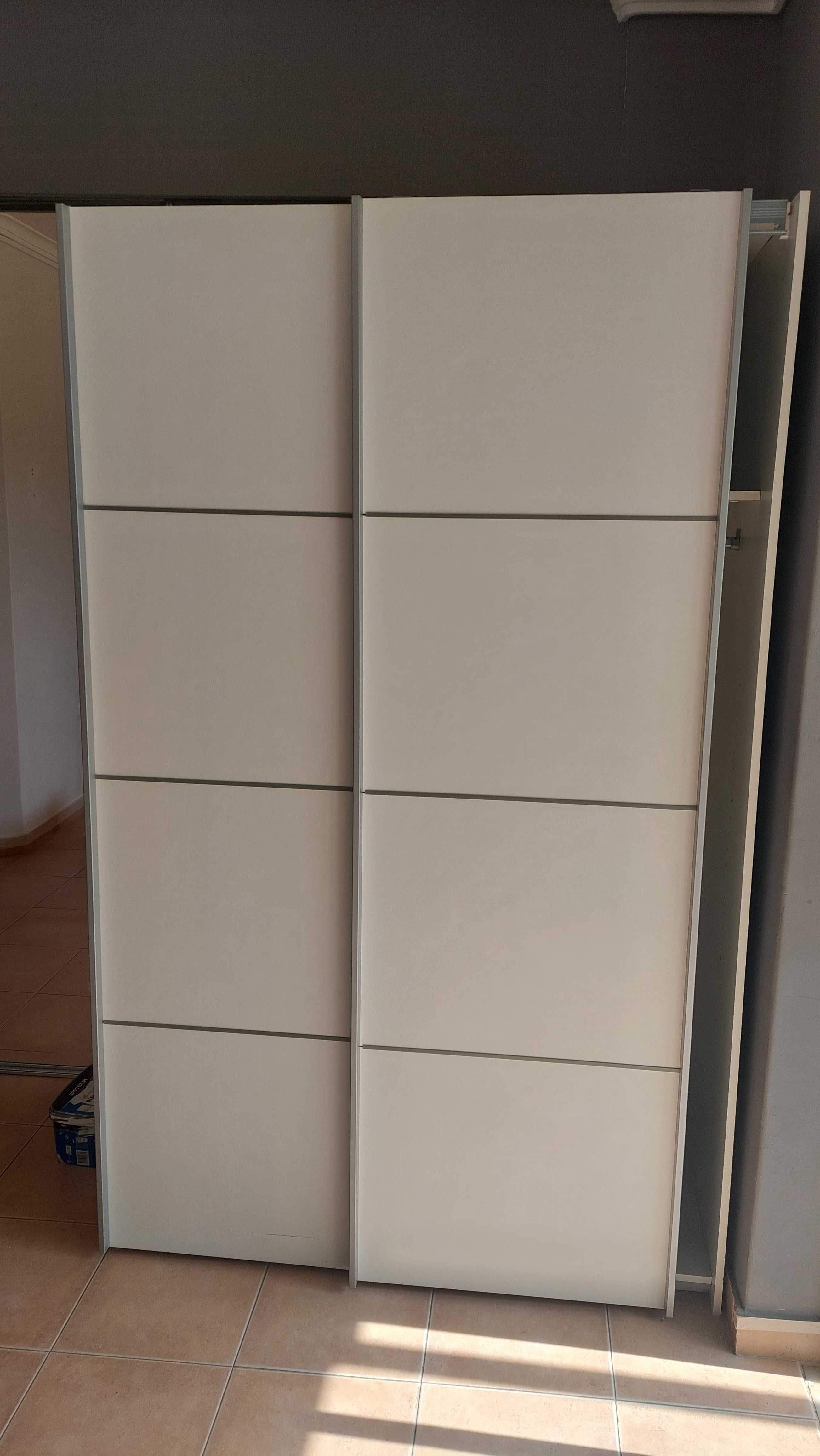 Roupeiro Hera da moviflor como novo - portas deslizantes
