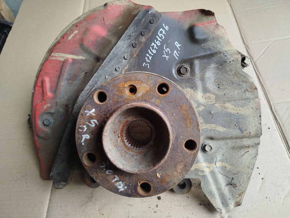 Цапфа ступица поворотний кулак лівий правий bmw X5 E53 бмв