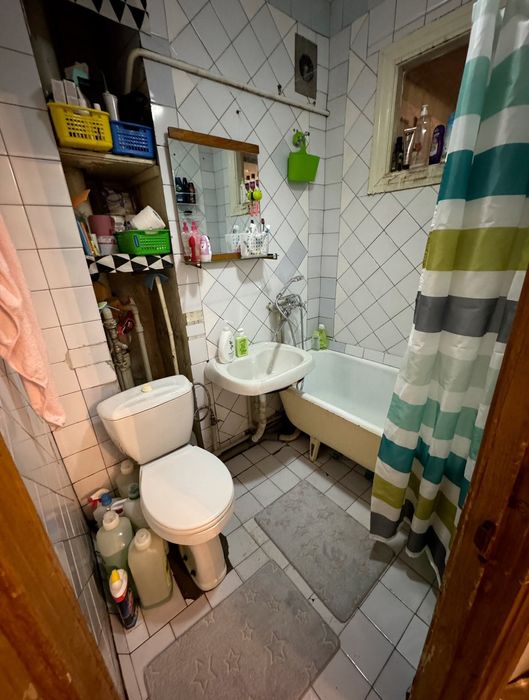 Продається 1кім. квартира на Науки (Гагаріна) біля парку. Торг.