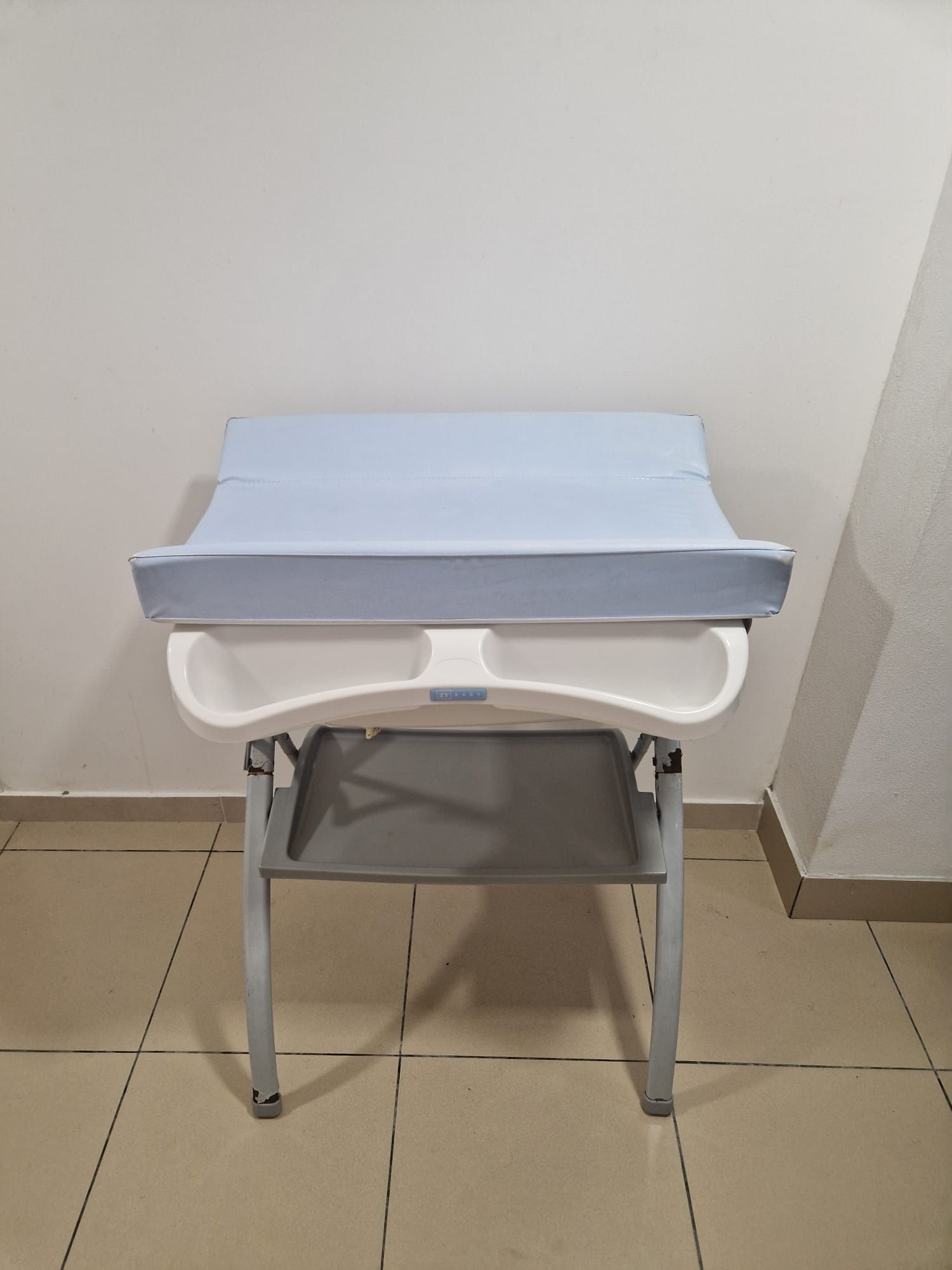 Mesa de Mudança e Banheira para Bebé Usada
