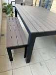 Mesa Jardim e dois bancos