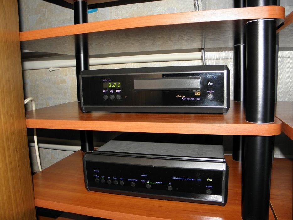 Продам CD-проигрыватель AVI S2000MC REFERENCE 24 BIT CD PLAYER.