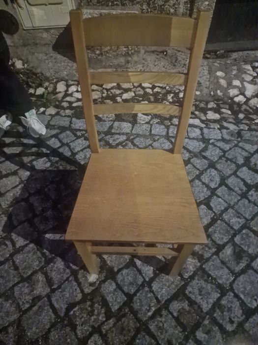Cadeiras de madeira
