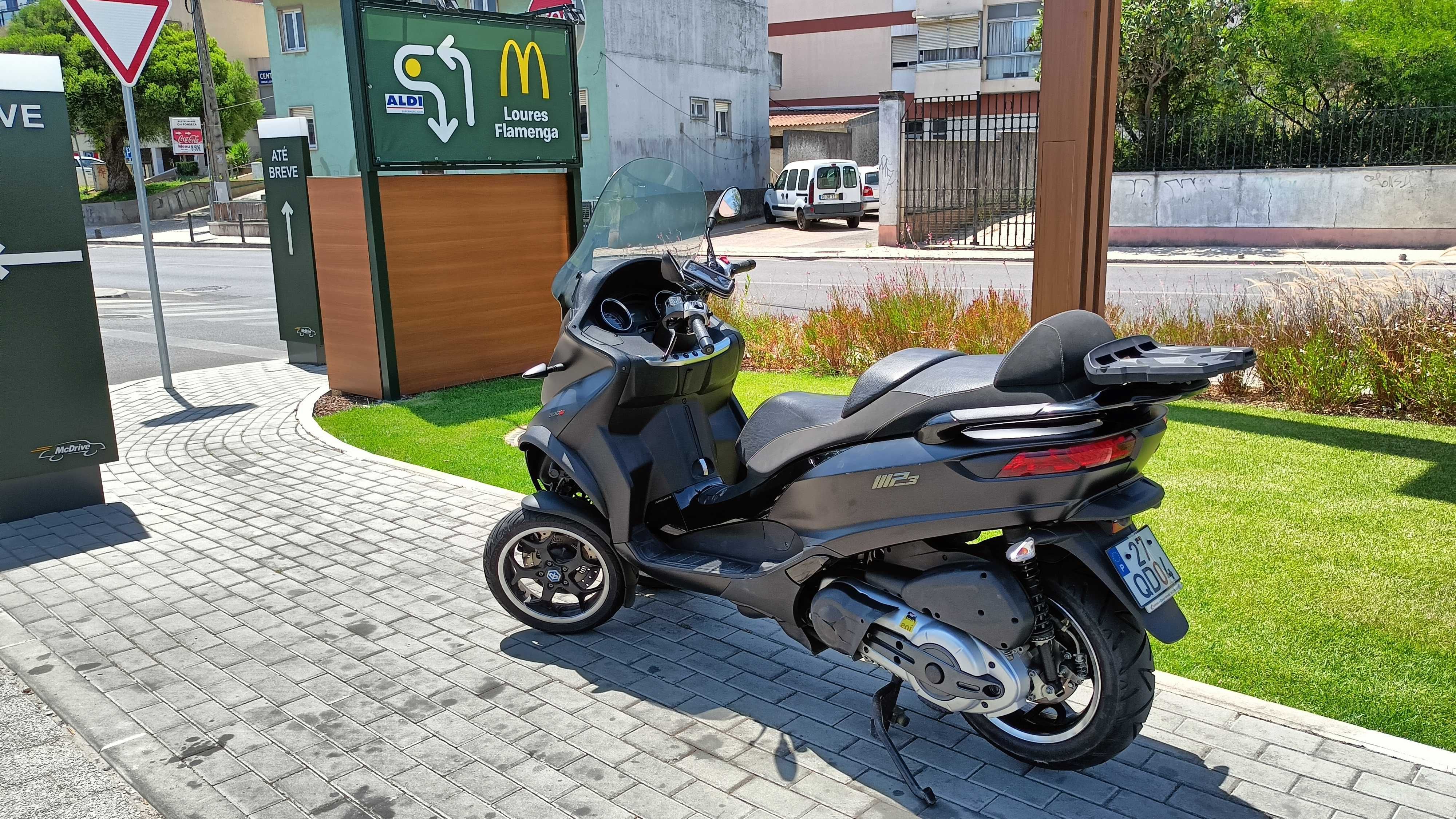 Piaggio Mp3 500 de 2015 pode ser conduzida com carta de carro