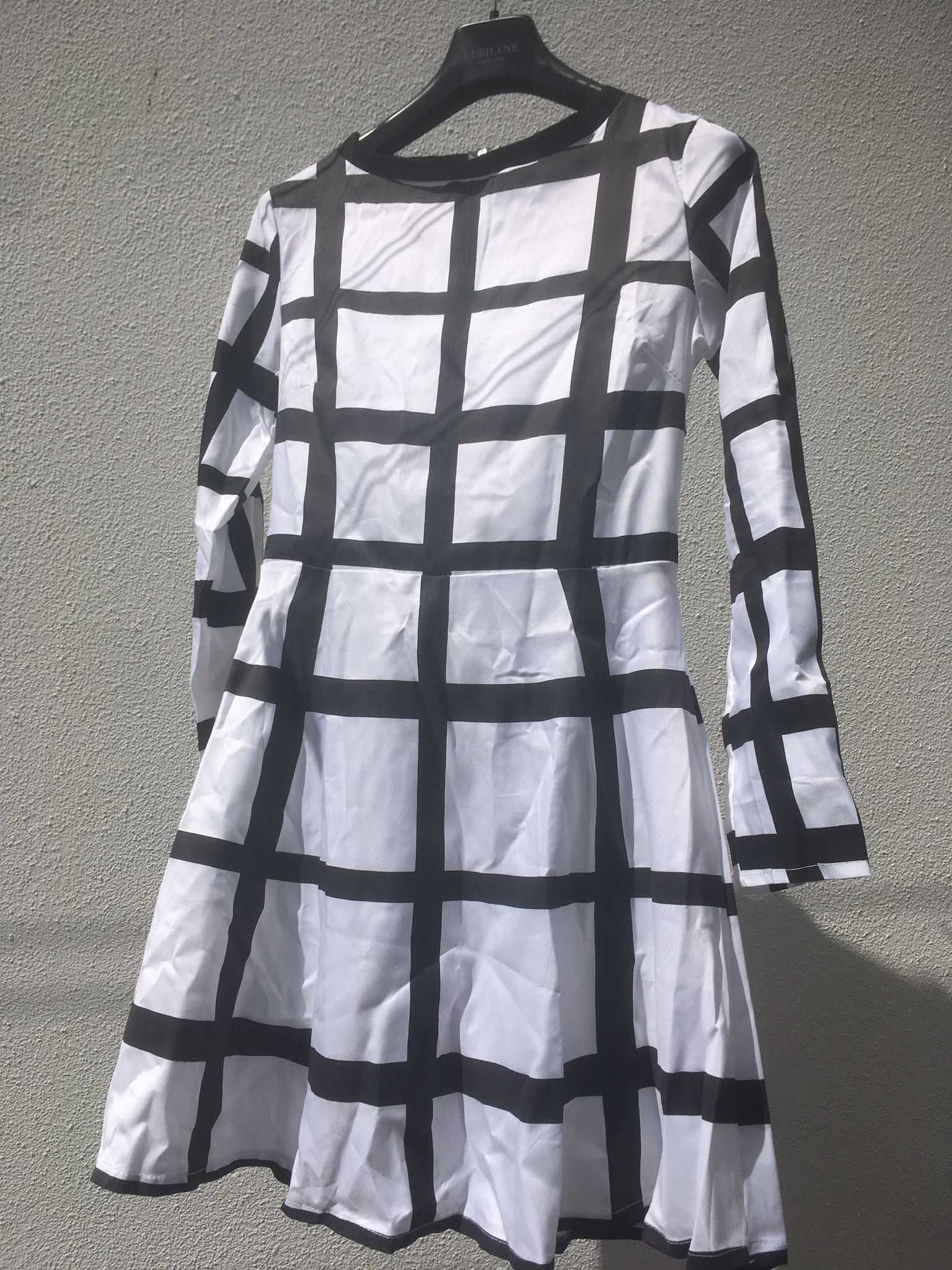 Vestido em Xadrez Branco e Preto