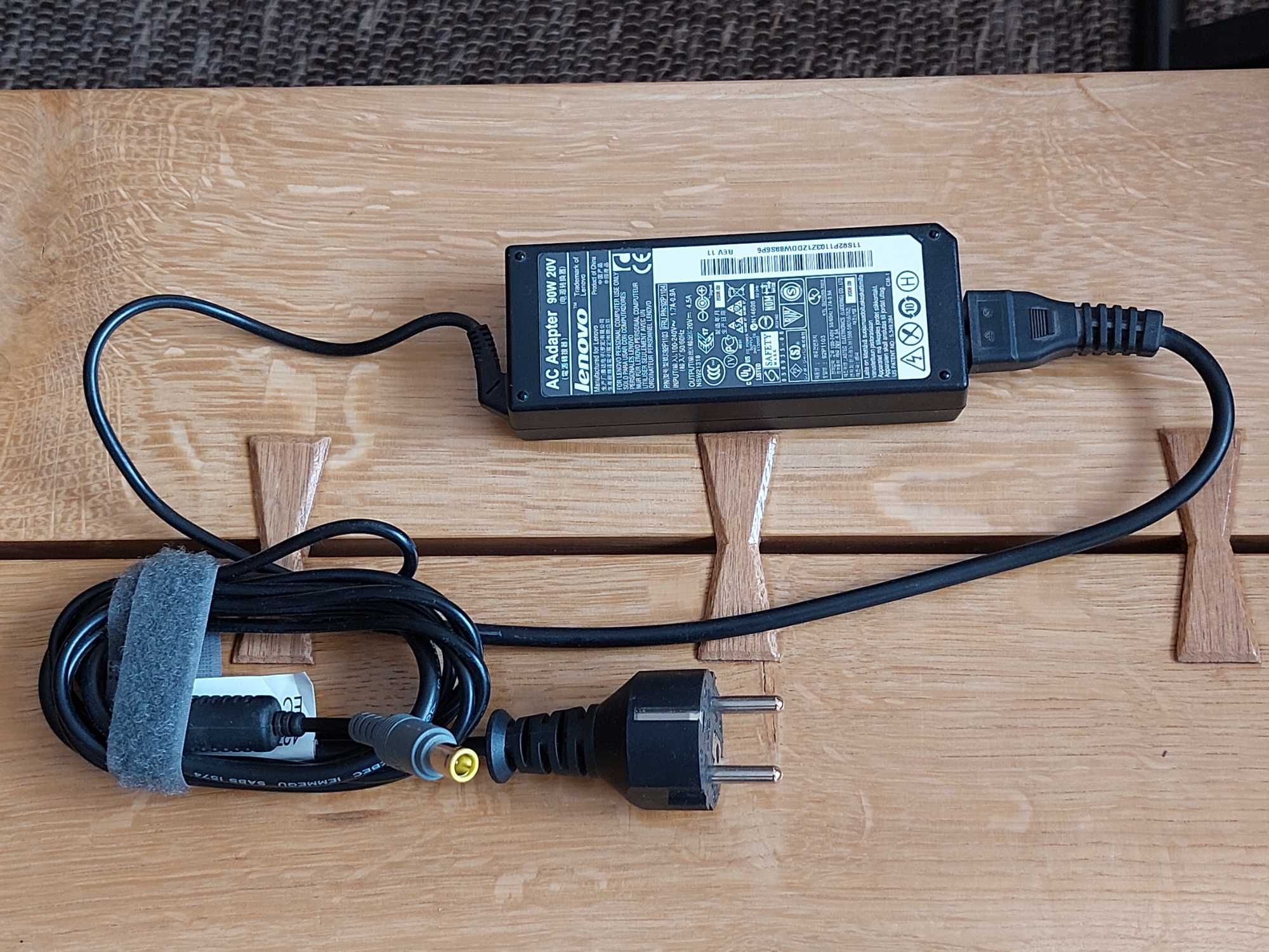 Zasilacz Lenovo: 90W, 20V z okrągła końcówką