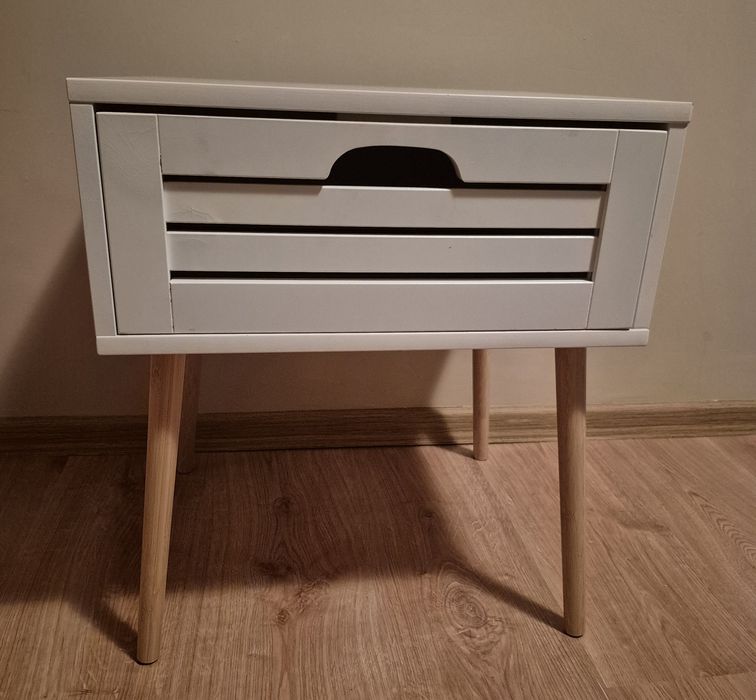 Stoliczek nocny,  biały