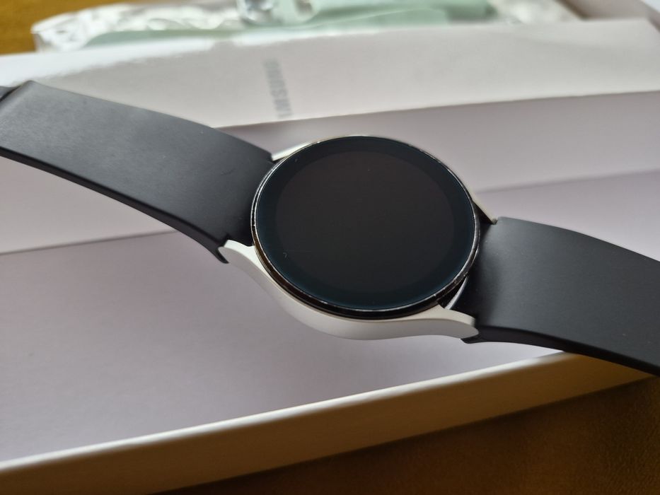 Samsung Galaxy watch 4 40mm smartwatch zegarek prezent święta Mikołaj