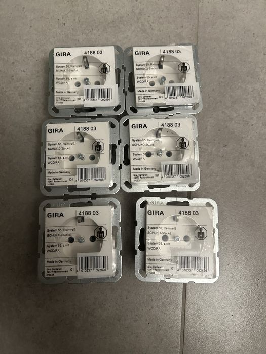 Gira osprzęt gniazda 230v