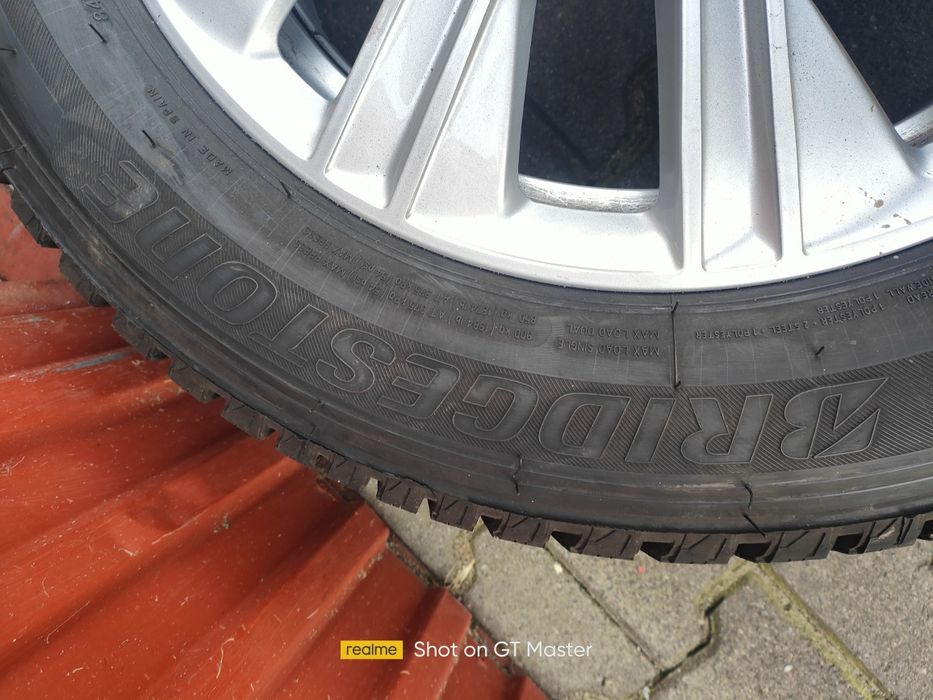 Bridgestone Blizzak W810 215/60/17 c