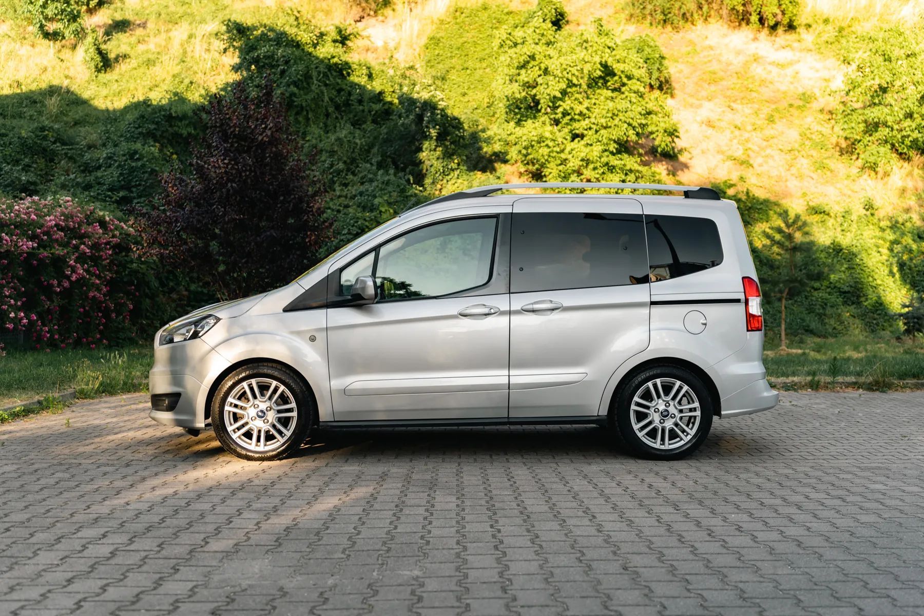 Ford Tourneo Courier FORD TOURNEO Courier 1.0 Eco Boost Titanium super wyposażony