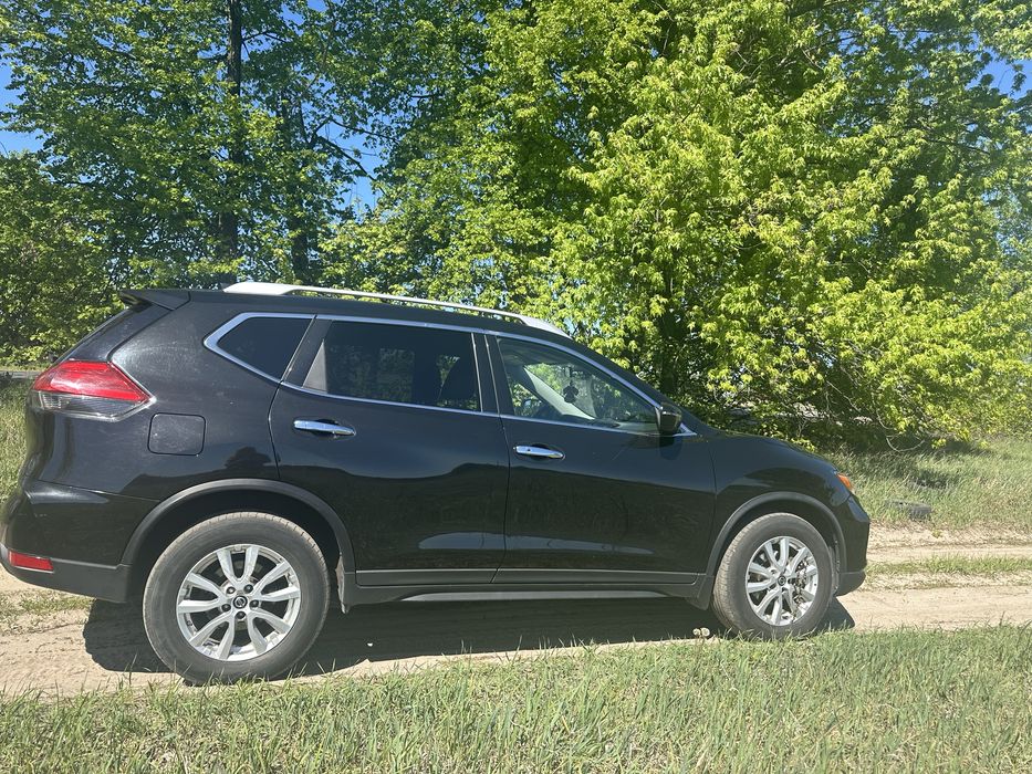 Легковий автомобіль Nissan Rogue 2018 року