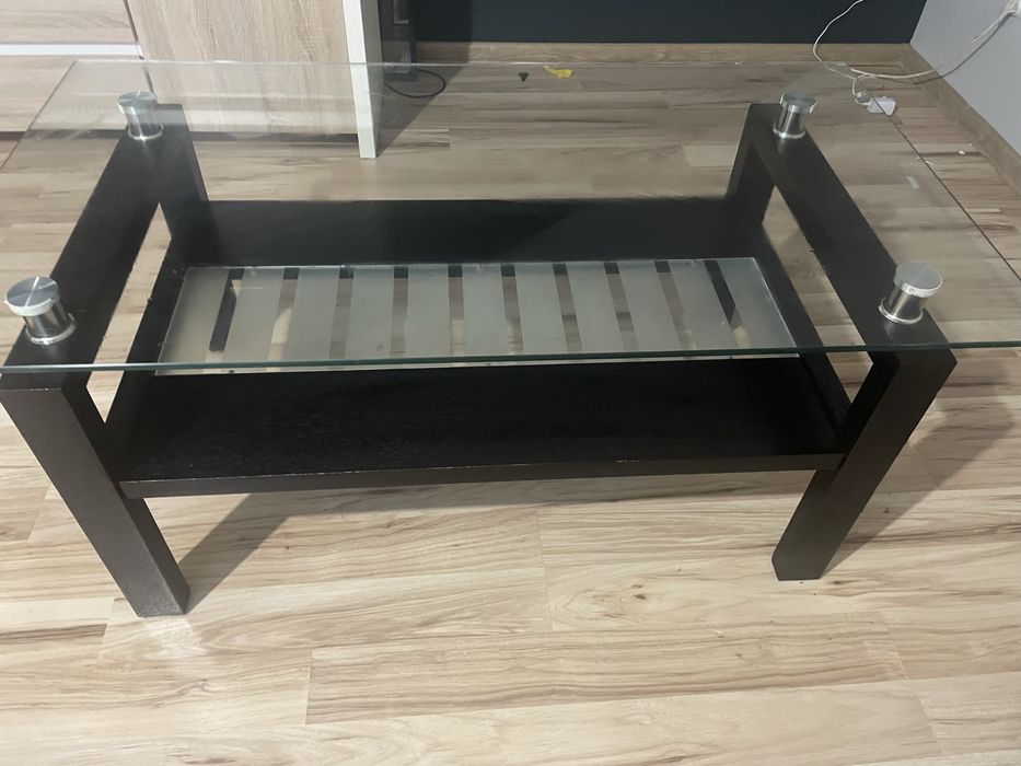 Czarny szzklany stolik