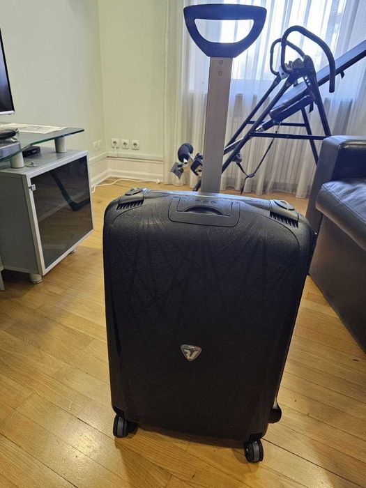 Чемодан из полипропилена 4-х колесах Roncato Light Черный (средний)