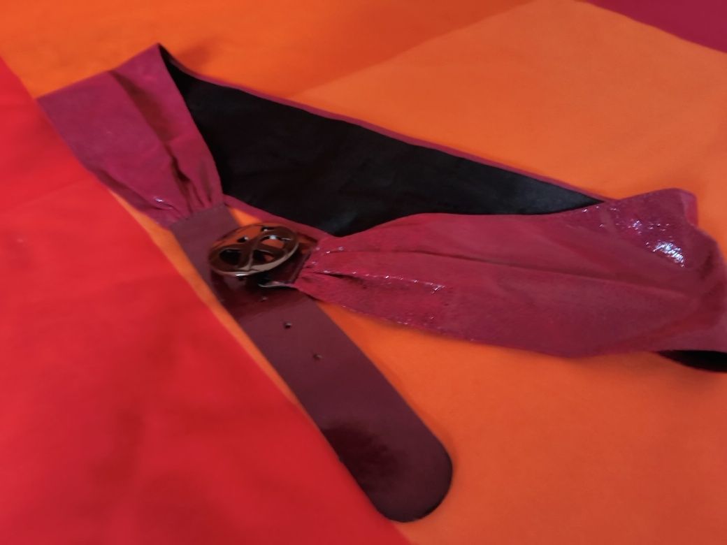 Cinto Vermelho Estiloso com Fivela Chic – Como Novo!