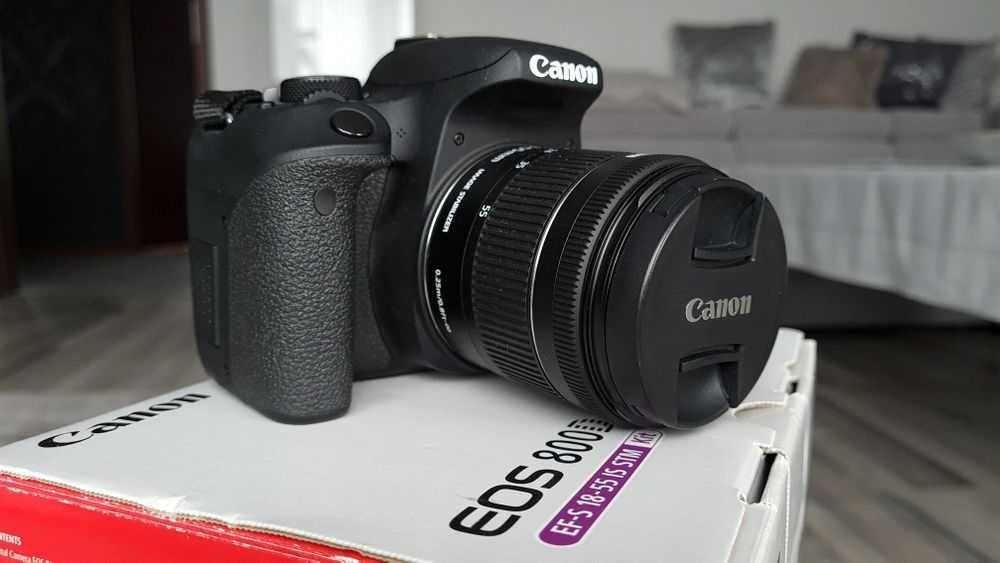 Lustrzanka Canon 800D z obiektywem 18-55. f4-5.6 IS STM+Torba + 64Gb