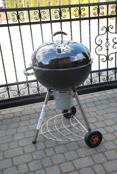Grill węglowy kulisty
