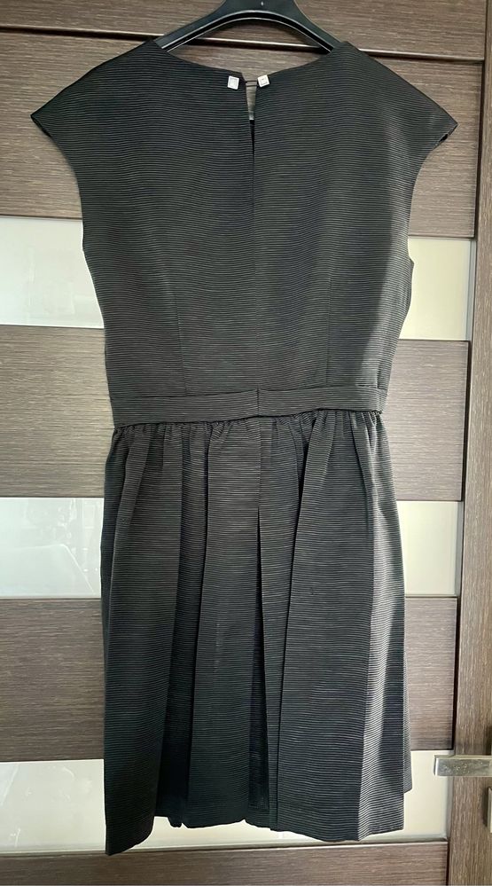 Krótka czarna sukienka zara s