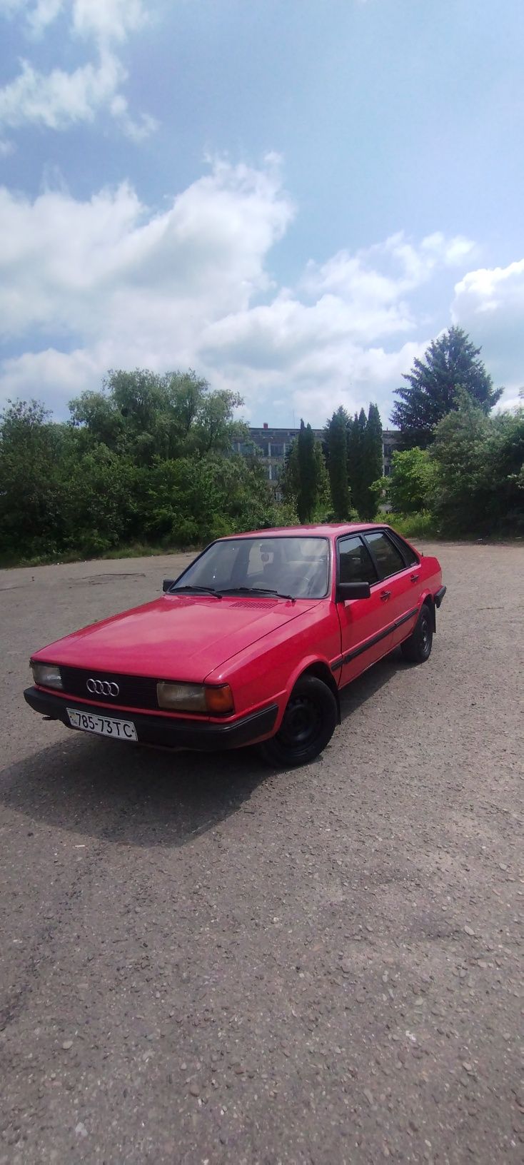 Продам Audi 80  1.6