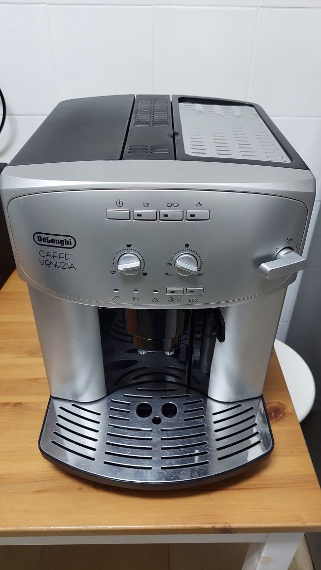 Máquina de café DeLonghi