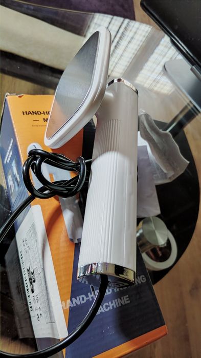 Przenośne żelazko parowe USB