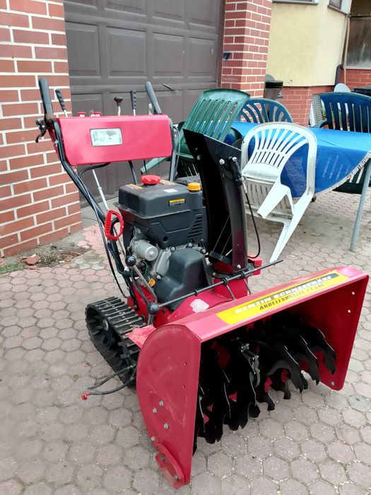 Odśnieżarka na gąsienicach 13 km ładna jak nowa z wysyłką