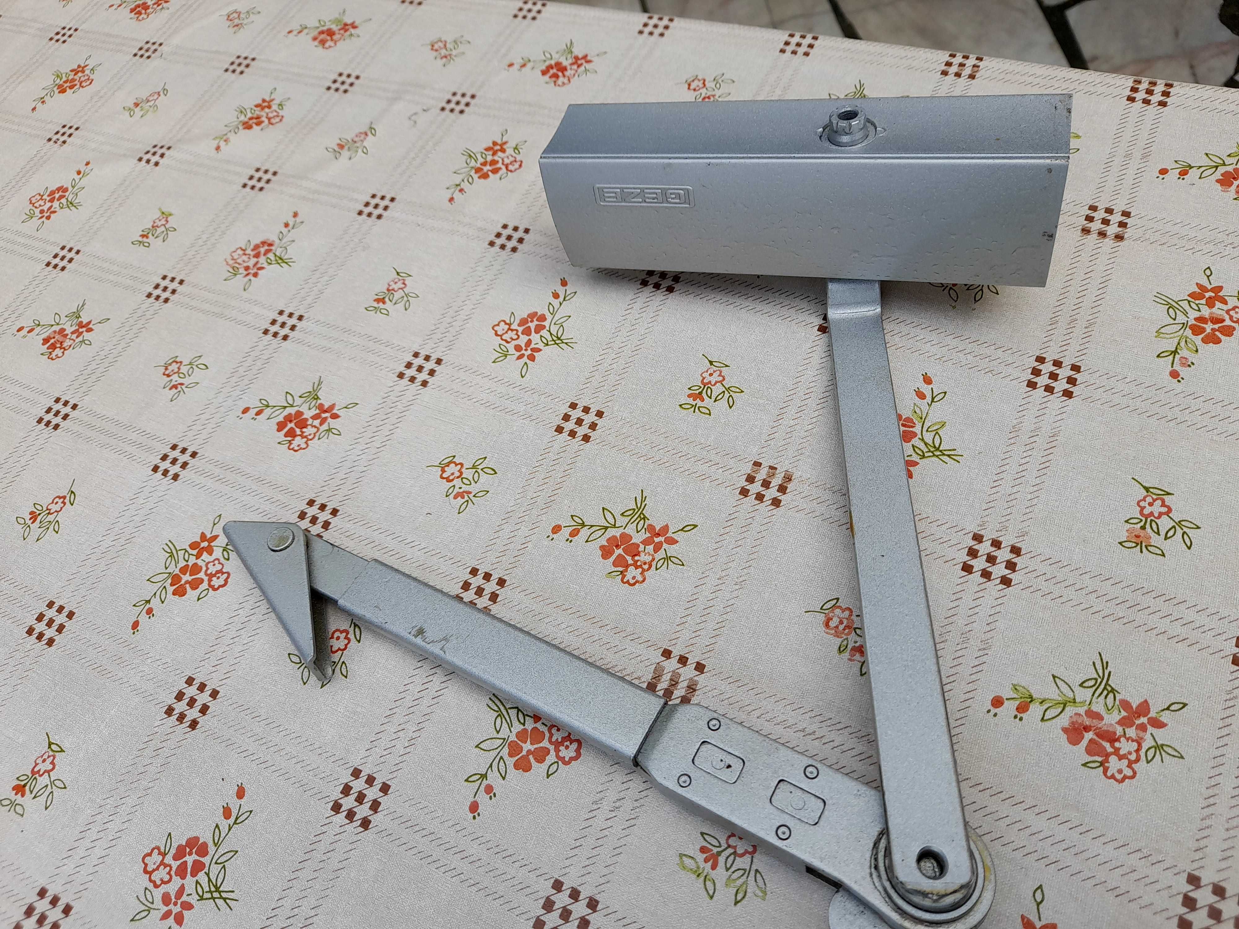 Mola para fecho de porta automático