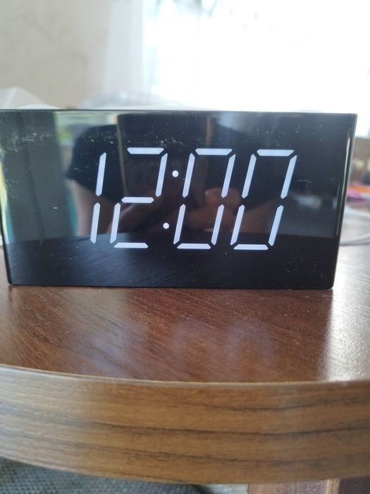 Zegar budzik swiatlo