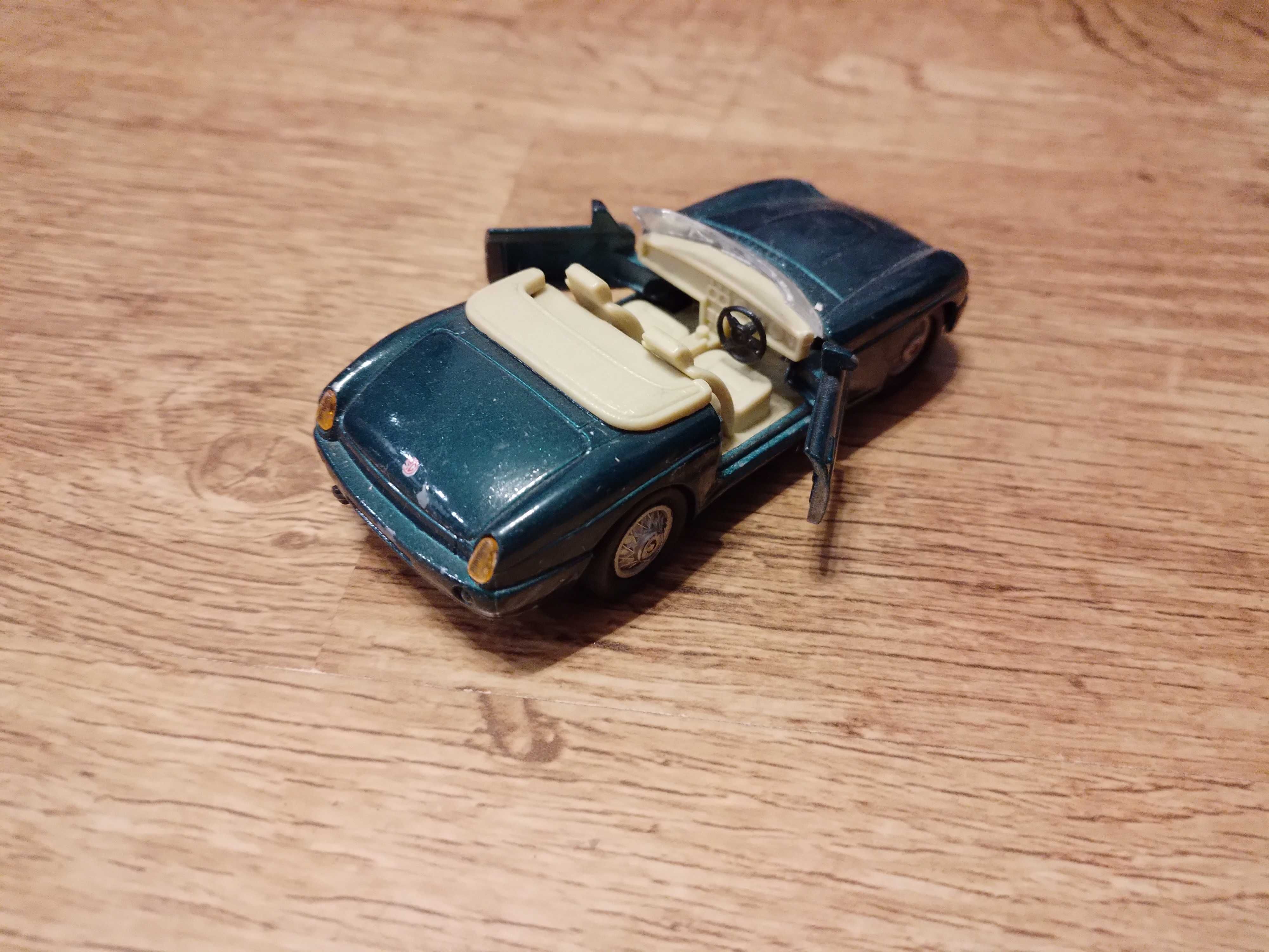 MG RV 8; Maisto 1:37