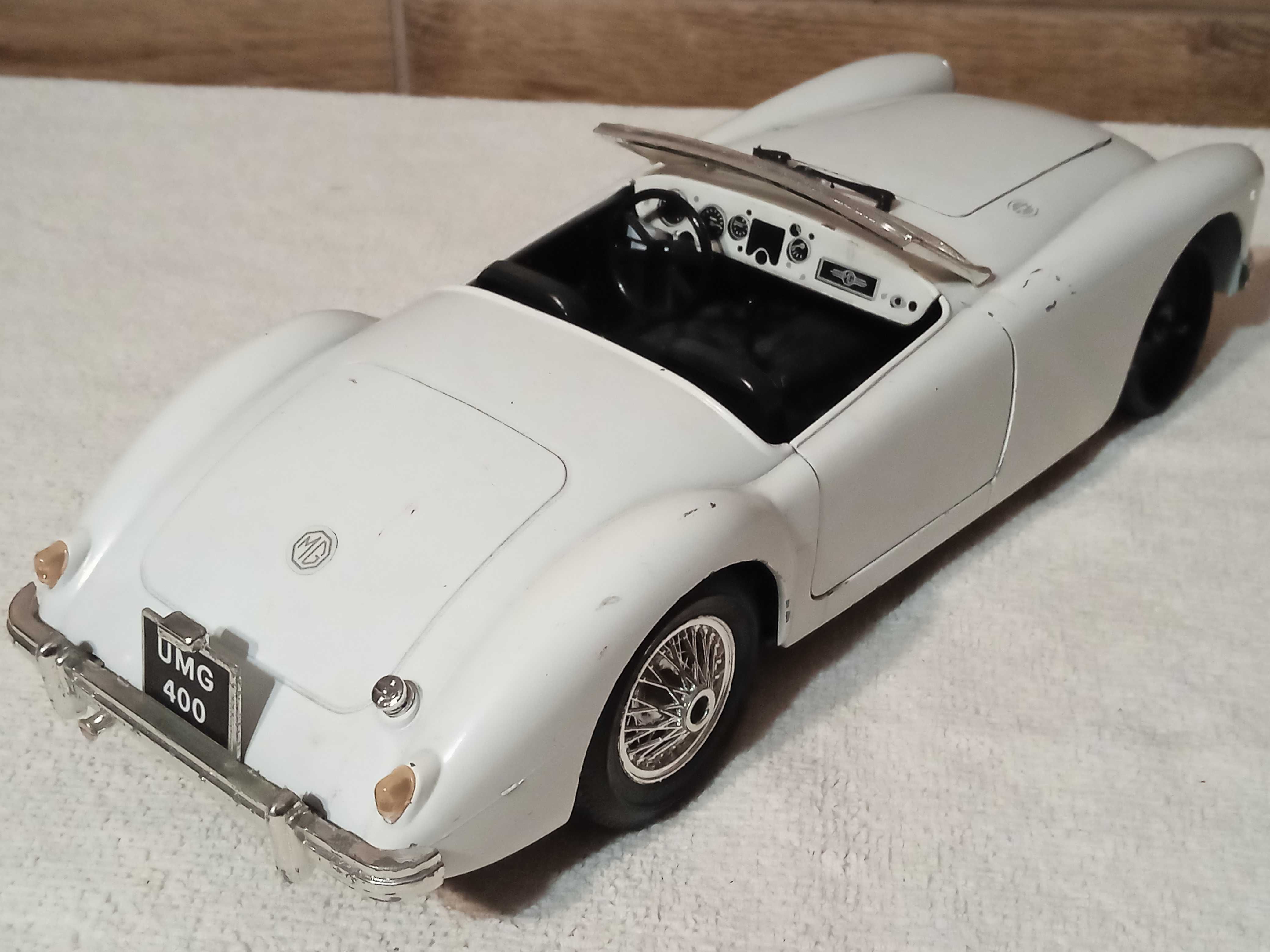 model MGA Twin-Cam 1/16 Polistil