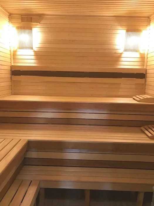 Сучасний особняк із повною обстановкою в сосновому лісі!