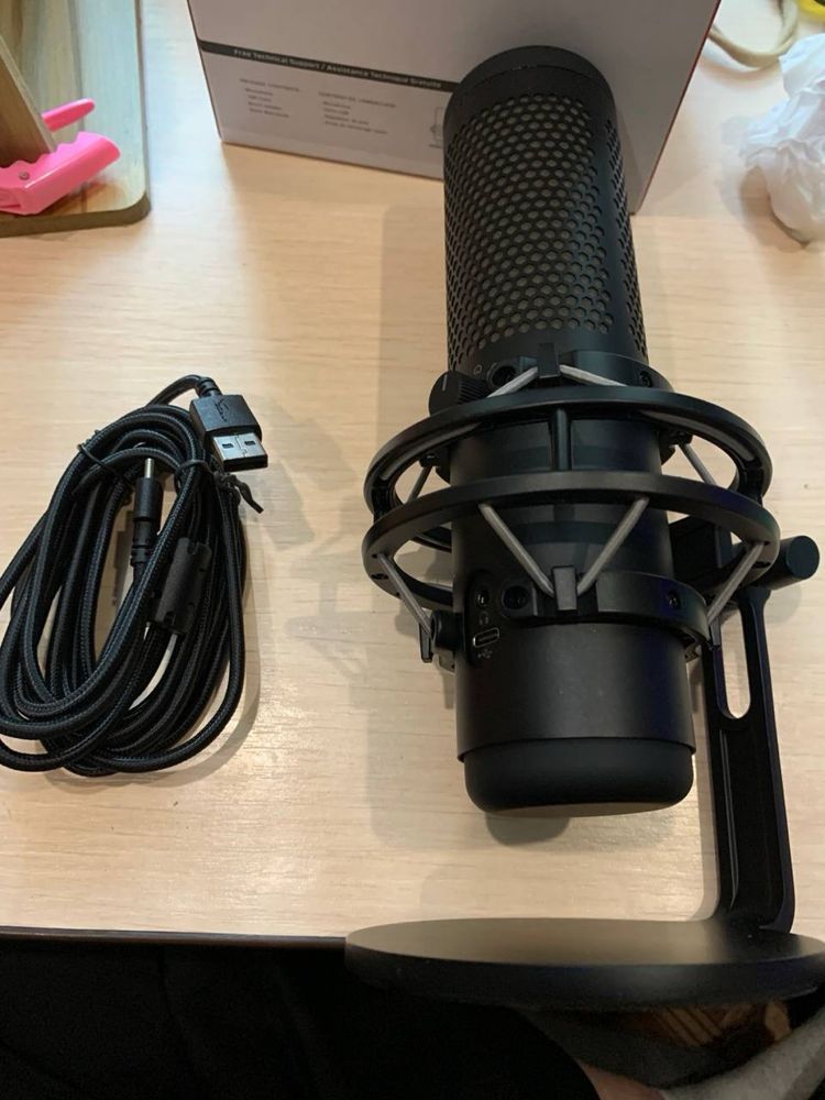 Продам микрофон HyperX QuatCast S