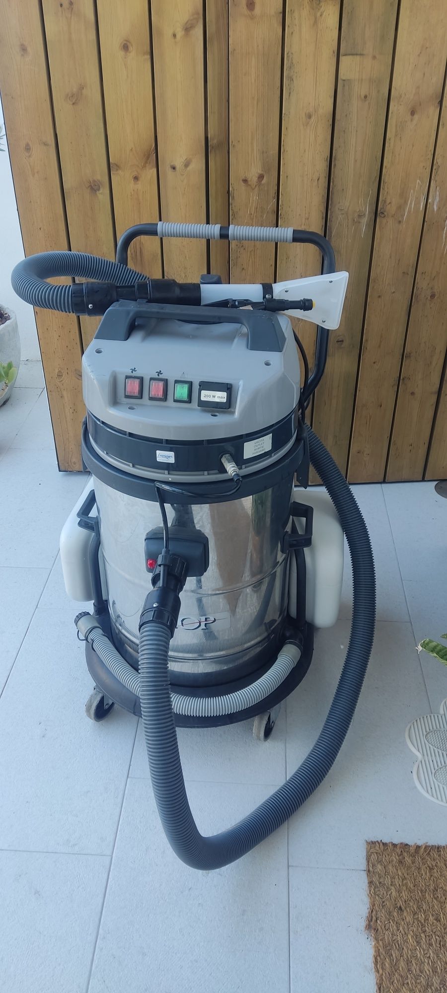 Aluguer de máquina profissional para limpeza de estofos – Abrantes
