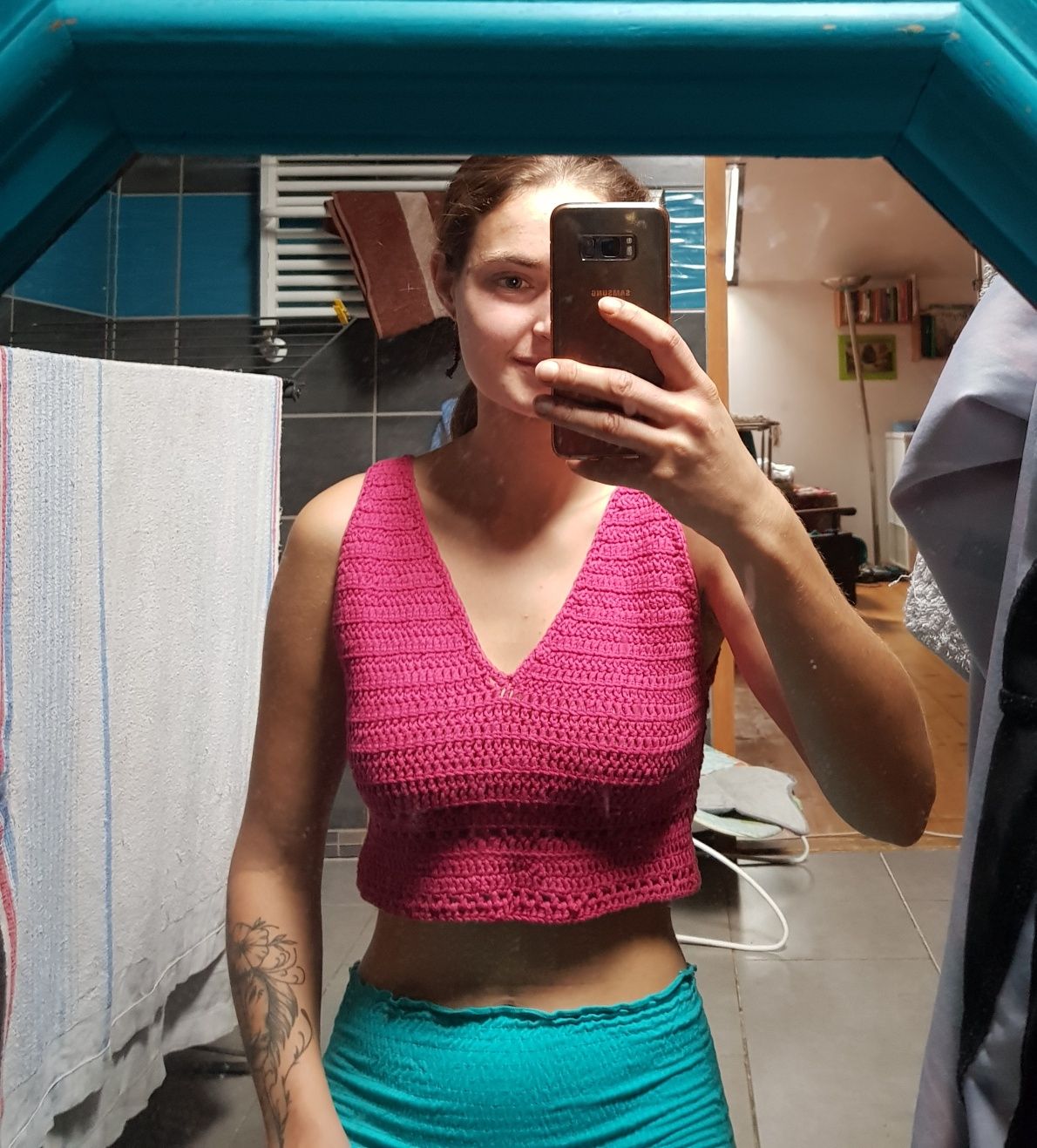 Bawełniany top crop top ręcznie robiony