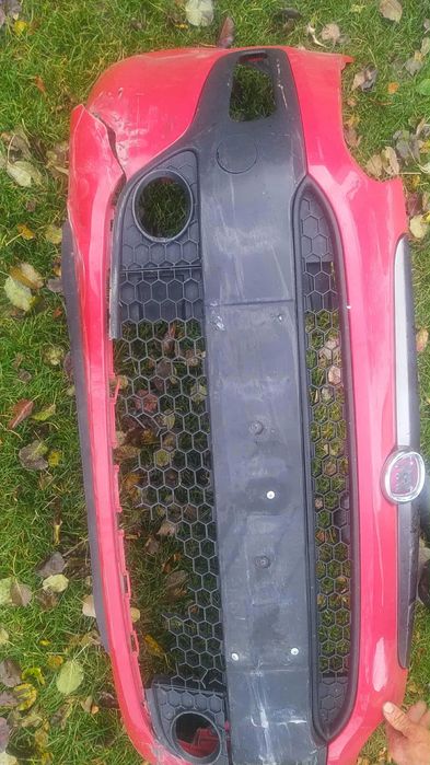 Sprzedam zderzak przedni fiat punto evo kolor z176 (uszkodzony)