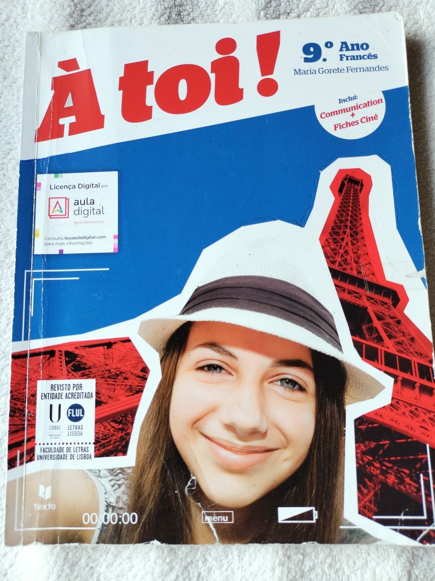 Manual escolar Francês À Toi 9 + caderno de actividades.