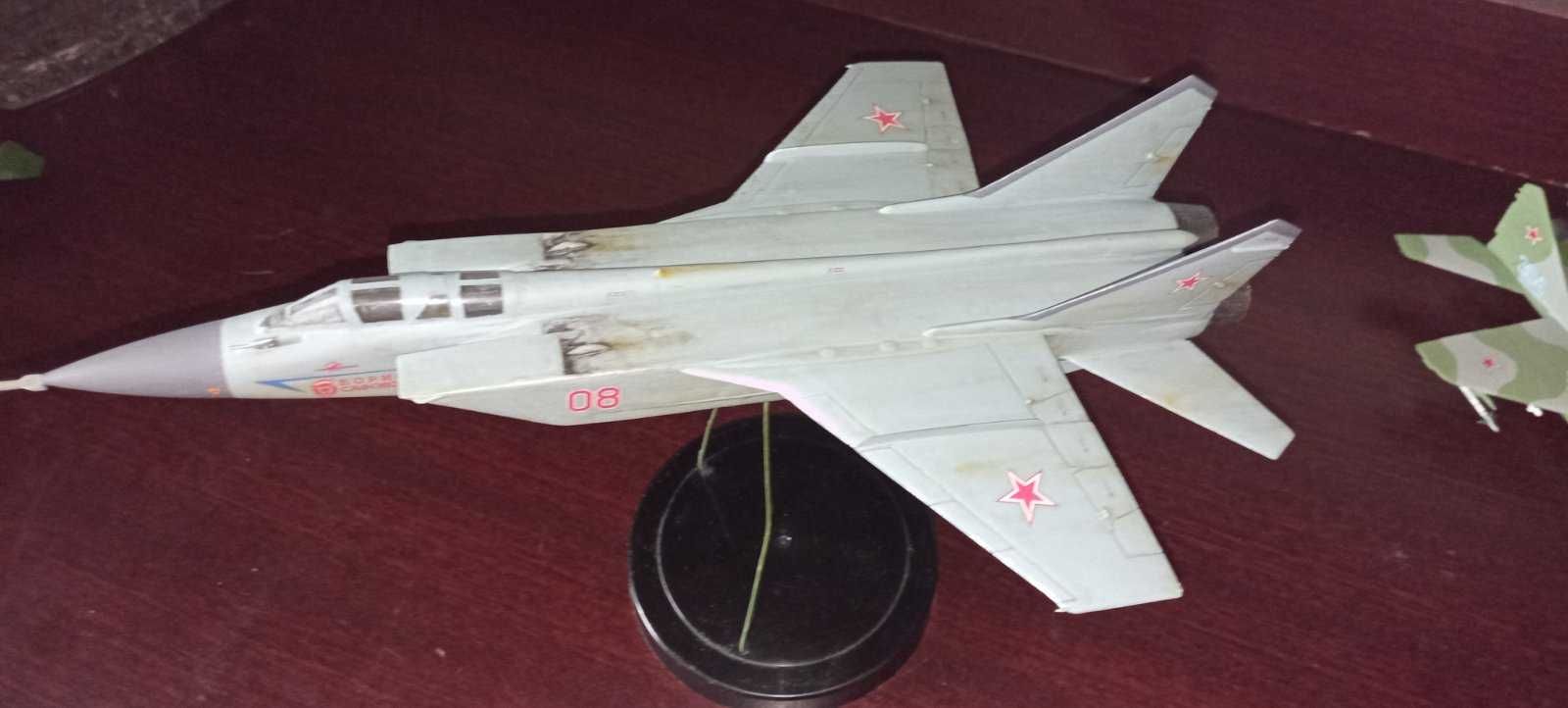 Модель самолета Миг-31 1:72 Модель самолета Миг-31 1:72