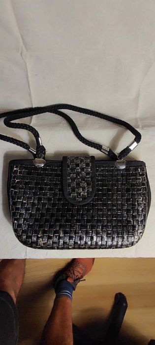 Mala de tiracolo senhora vintage, com bastante uso.