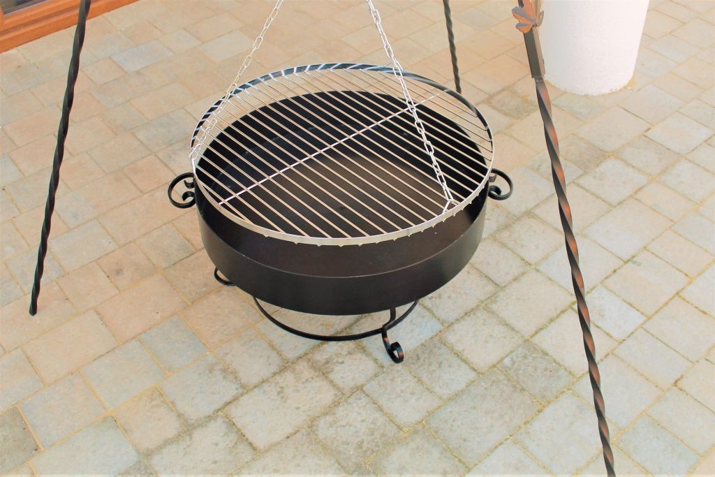 Grill kompletny  trójnóg, srednica 60cm z paleniskiem