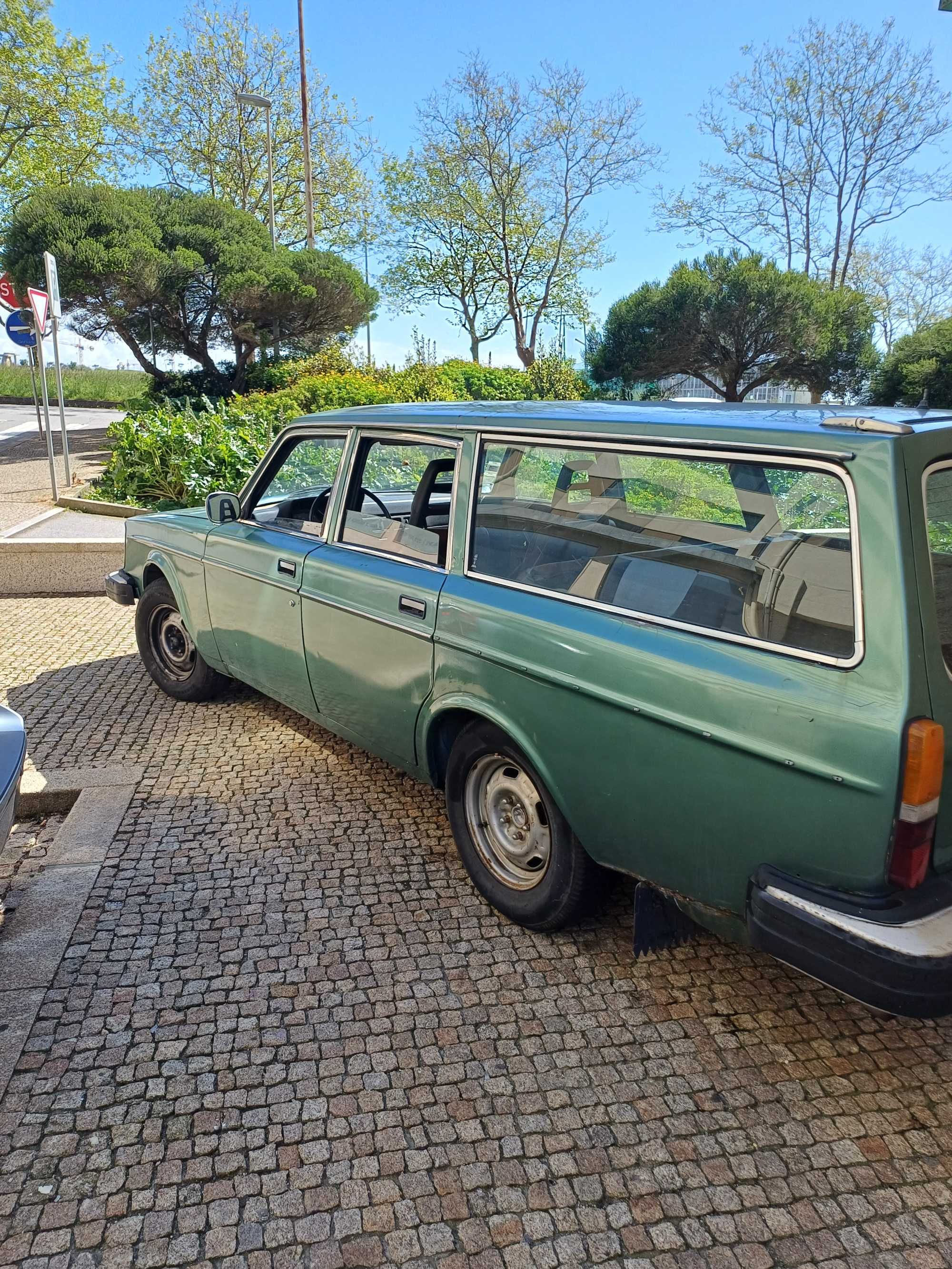 Volvo 245 Station Wagon 1976