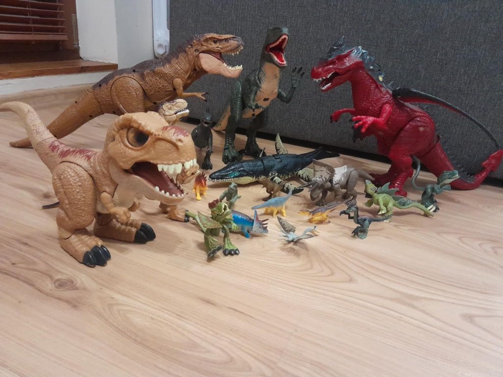 Figurki dinozaurów