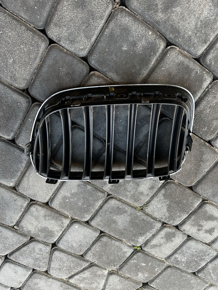Grill prawa nerka zderzaka BMW ORYGINAŁ
