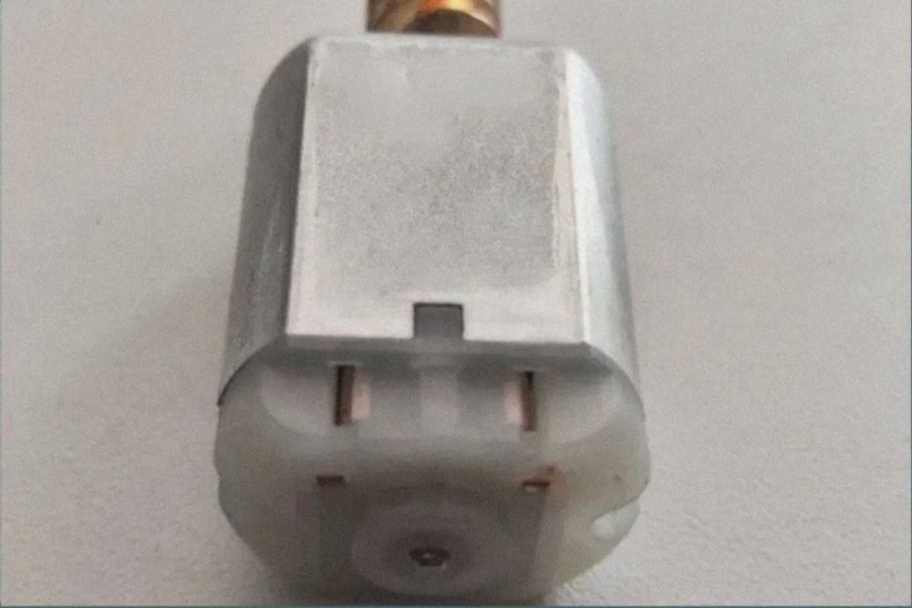 Мотор 12в новый в наличии электричнмй